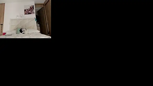 Snapshot of AliceSinclair999 chatting on August 5, 2026, 11:54 pm AliceSinclair999 online show from August 5, 2026, 11:54 pm