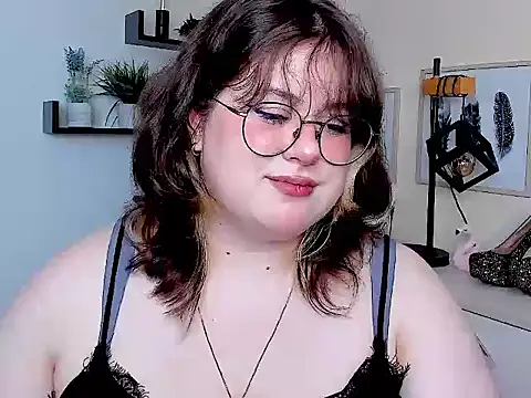 OpheliaLush online show from August 3, 2026, 7:49 am