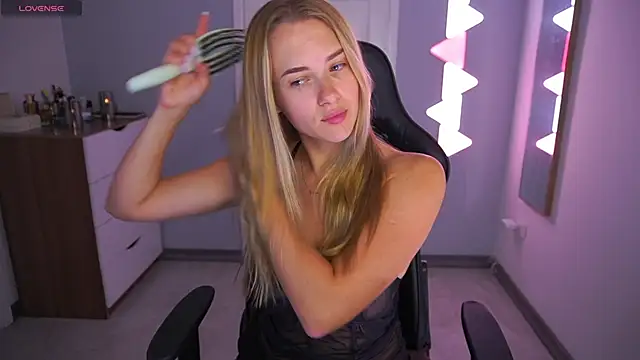 DanikaDillan online show from October 14, 2025, 12:33 am