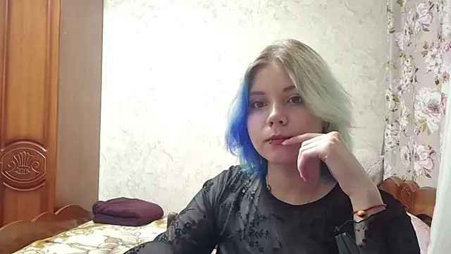 Snapshot of VelouraXo chatting on August 2, 2026, 6:05 pm VelouraXo online show from August 2, 2026, 6:05 pm