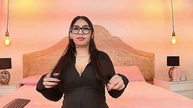 Mila Lune1 online show from August 3, 2026, 4:09 am