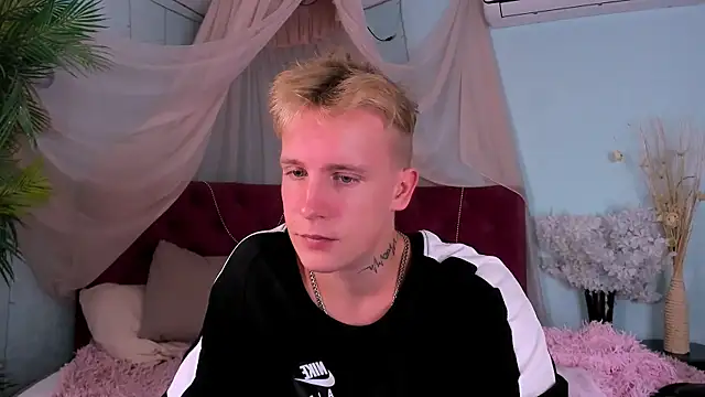 Snapshot of _AlexHot_ chatting on August 8, 2026, 5:14 am AlexHot online show from August 8, 2026, 5:14 am