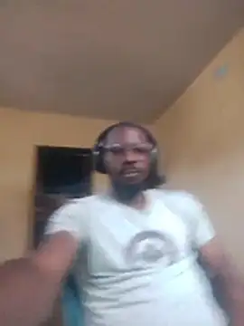 Snapshot of Starfulk chatting on August 4, 2026, 9:47 am Starfulk online show from August 4, 2026, 9:47 am