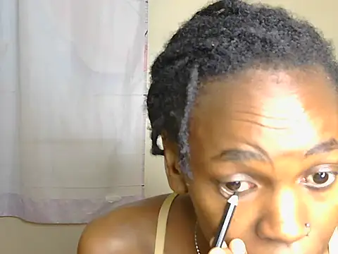 petitevixenn online show from August 4, 2026, 11:31 pm