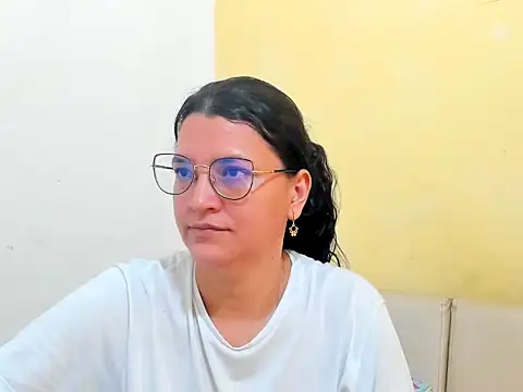 MARILYN GARCIA online show from April 5, 2026, 3:30 pm