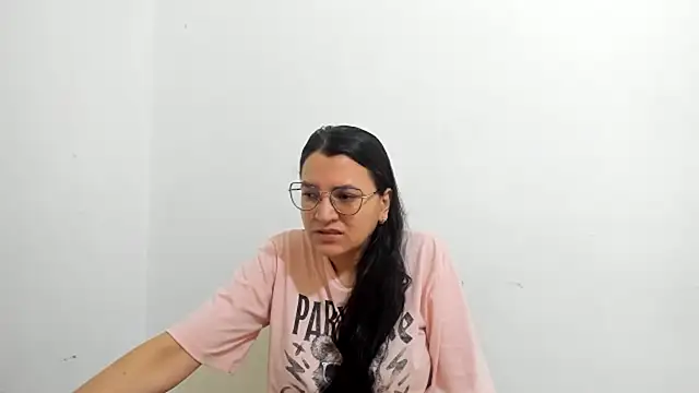 MARILYN GARCIA online show from September 19, 2025, 1:04 pm