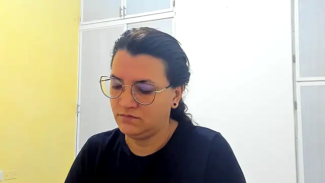 MARILYN GARCIA online show from March 22, 2025, 1:30 pm