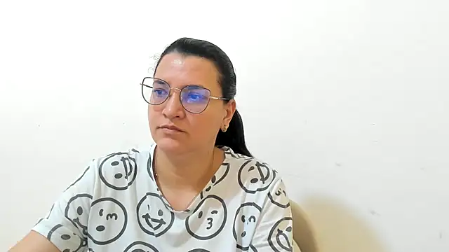 MARILYN GARCIA online show from November 6, 2025, 3:05 pm