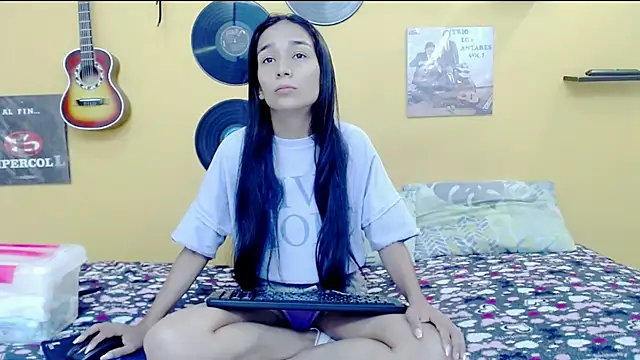 skinnycaroline18 online show from August 8, 2026, 2:13 pm
