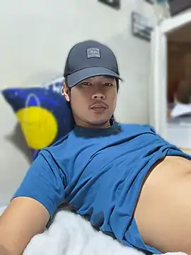 Snapshot of chinito_04 chatting on August 9, 2026, 12:29 am chinito 04 online show from August 9, 2026, 12:29 am