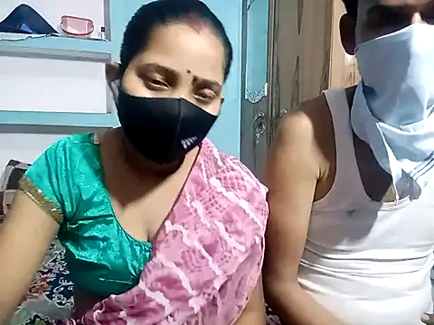 Snapshot of RoyalDesiCouple chatting on August 9, 2026, 4:13 pm RoyalDesiCouple online show from August 9, 2026, 4:13 pm