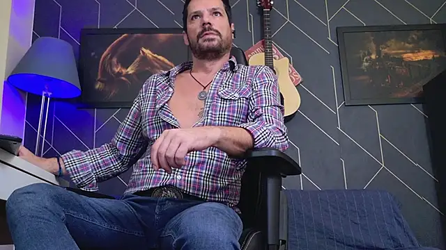 ChrisKox online show from November 24, 2025, 5:02 pm