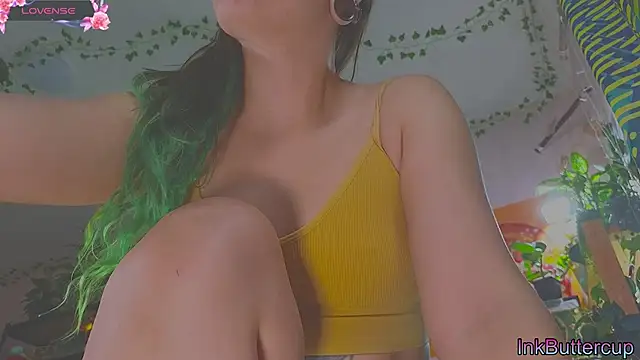 Snapshot of Dead_Butterfly chatting on September 28, 2025, 3:46 am Dead Butterfly online show from September 28, 2025, 3:46 am