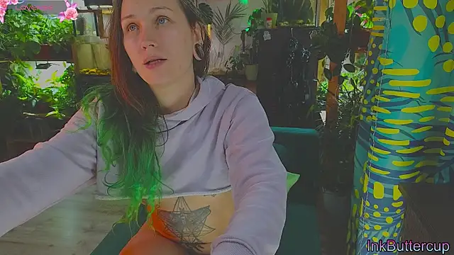 Snapshot of Dead_Butterfly chatting on September 9, 2025, 3:38 am Dead Butterfly online show from September 9, 2025, 3:38 am