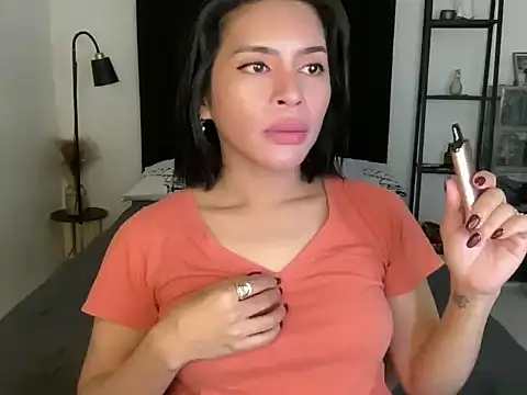 Snapshot of your_bianca69 chatting on November 14, 2025, 12:47 am your bianca69 online show from November 14, 2025, 12:47 am