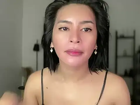 Snapshot of your_bianca69 chatting on November 22, 2025, 12:43 am your bianca69 online show from November 22, 2025, 12:43 am