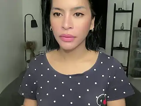 Snapshot of your_bianca69 chatting on November 5, 2025, 12:03 am your bianca69 online show from November 5, 2025, 12:03 am