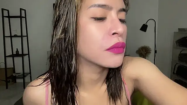 Snapshot of your_bianca69 chatting on May 13, 2026, 12:39 am your bianca69 online show from May 13, 2026, 12:39 am