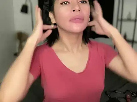 Snapshot of your_bianca69 chatting on November 24, 2025, 11:49 pm your bianca69 online show from November 24, 2025, 11:49 pm