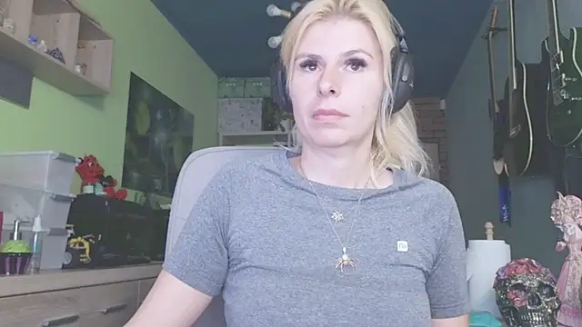 Snapshot of karmija chatting on November 9, 2025, 9:52 pm karmija online show from November 9, 2025, 9:52 pm