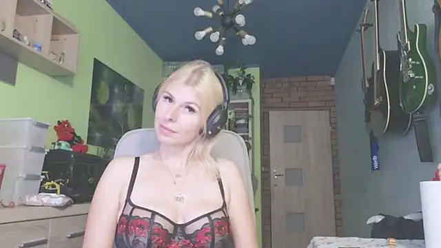 Snapshot of karmija chatting on October 9, 2025, 8:42 pm karmija online show from October 9, 2025, 8:42 pm