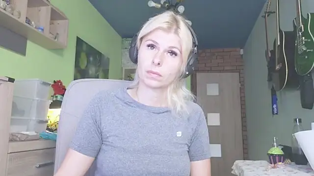 Snapshot of karmija chatting on October 10, 2025, 2:07 pm karmija online show from October 10, 2025, 2:07 pm