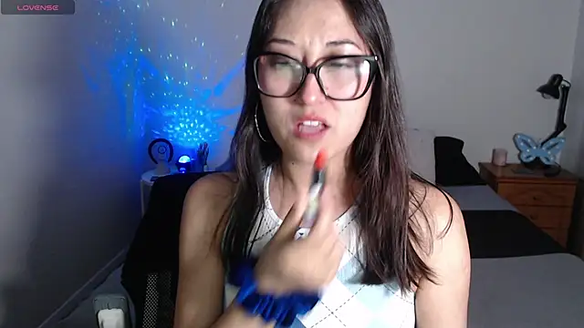 Ninimoon online show from October 13, 2025, 4:14 am