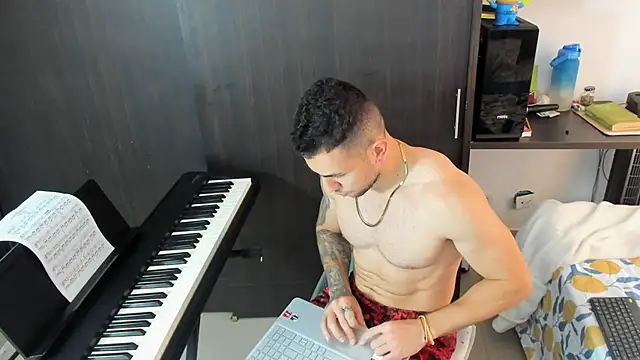 logan smith online show from November 3, 2025, 12:42 pm