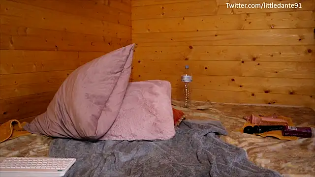 LittleMe97 online show from January 19, 2025, 2:38 pm