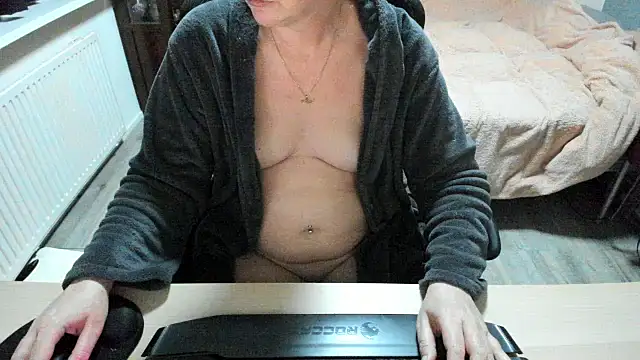 minoesje37 online show from February 26, 2025, 8:47 pm