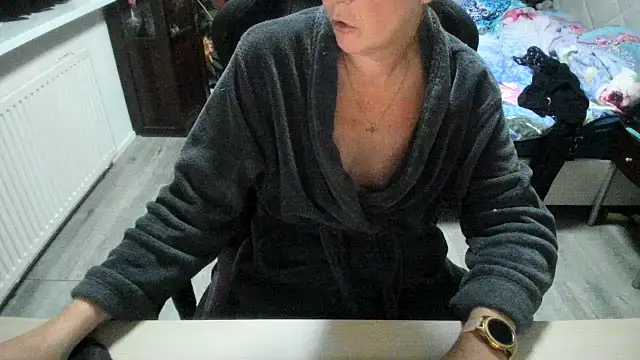 minoesje37 online show from November 9, 2025, 8:02 pm