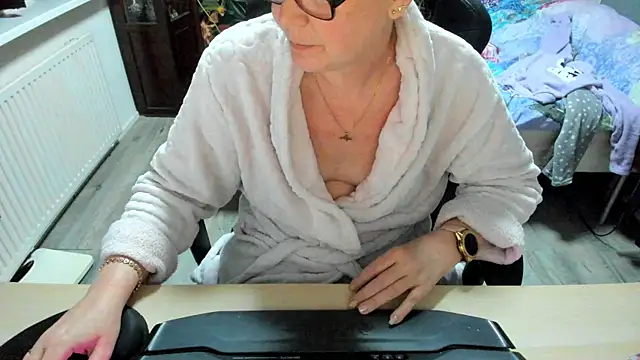 minoesje37 online show from March 2, 2025, 8:46 pm