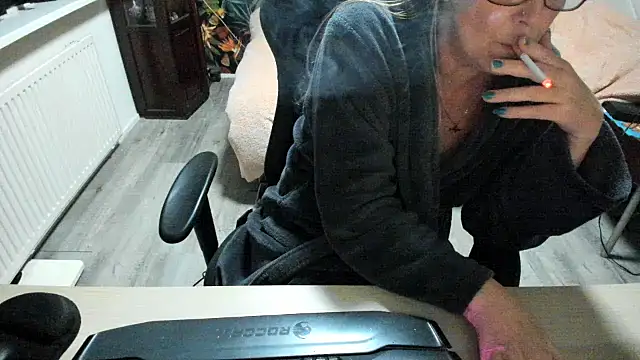 minoesje37 online show from March 17, 2025, 8:30 pm