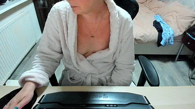 minoesje37 online show from March 11, 2025, 8:31 pm