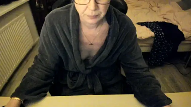 minoesje37 online show from February 11, 2025, 8:42 pm