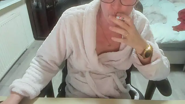 minoesje37 online show from March 31, 2026, 7:27 pm