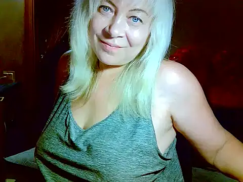 Snapshot of AgoniA7 chatting on June 23, 2026, 6:17 pm AgoniA7 online show from June 23, 2026, 6:17 pm