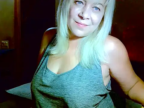 Snapshot of AgoniA7 chatting on July 26, 2026, 6:37 pm AgoniA7 online show from July 26, 2026, 6:37 pm