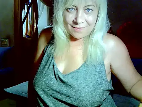 Snapshot of AgoniA7 chatting on July 4, 2026, 8:31 am AgoniA7 online show from July 4, 2026, 8:31 am