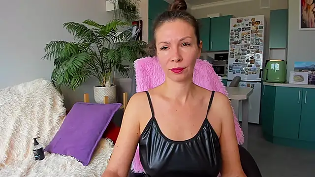 ChristinaGlory online show from October 20, 2025, 9:21 am