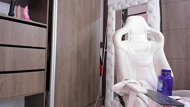 infinitysex1 online show from January 10, 2025, 4:20 pm