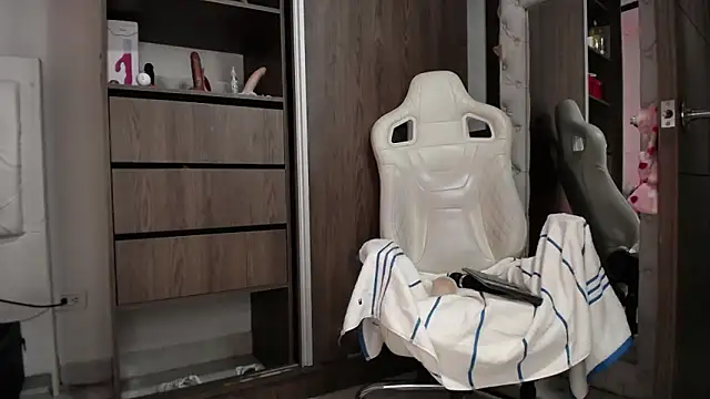 infinitysex1 online show from February 22, 2025, 1:00 am