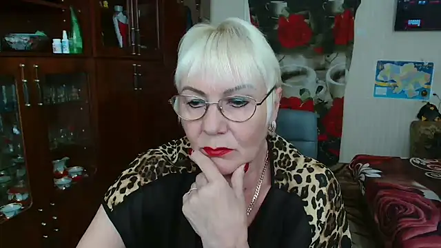 Snapshot of JenaCheim chatting on May 18, 2026, 5:23 am JenaCheim online show from May 18, 2026, 5:23 am