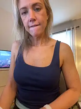 Snapshot of Kay_Cakes chatting on December 2, 2024, 8:06 pm Kay Cakes online show from December 2, 2024, 8:06 pm