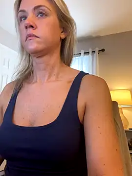 Snapshot of Kay_Cakes chatting on December 2, 2024, 4:59 pm Kay Cakes online show from December 2, 2024, 4:59 pm