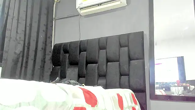 SandraGoldstein online show from October 4, 2025, 1:18 am