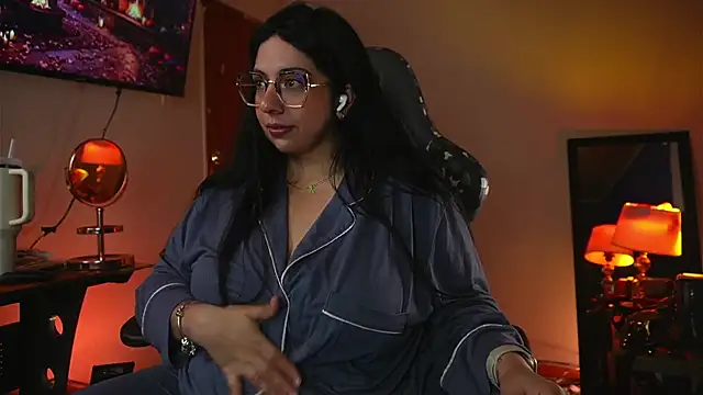 coraline latin online show from October 12, 2025, 4:19 pm