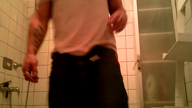 AthleticWomenizer2 online show from November 16, 2025, 10:57 pm