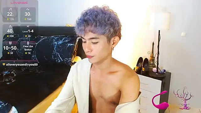 WildestTwink online show from April 16, 2026, 9:39 pm