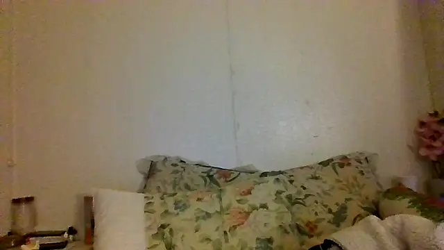 YOUNGFLICKA online show from December 5, 2025, 11:09 am